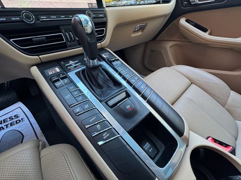 Used 2020 Porsche Macan image 22