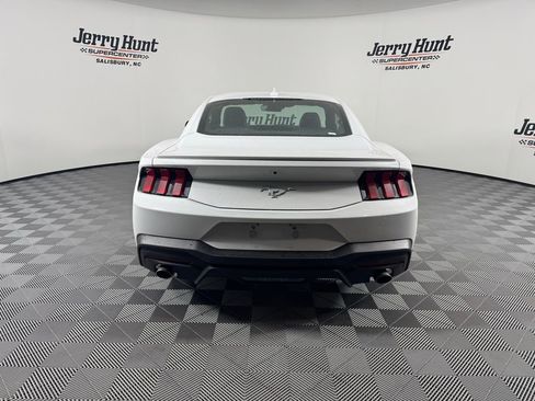 Used 2025 Ford Mustang Premium image 9