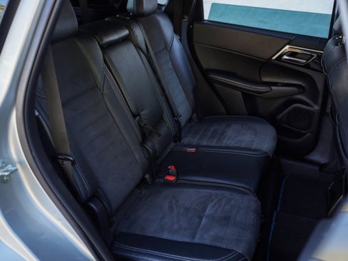 Used 2023 Mitsubishi Outlander SE image 26