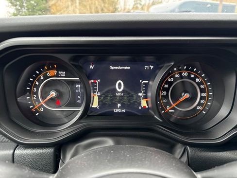 Used 2025 Jeep Wrangler Unlimited Rubicon w/ Safety Group image 22