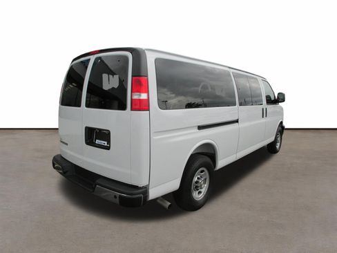Used 2025 Chevrolet Express 3500 LT w/ LT Preferred Equipment Group RWD image 3