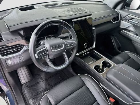 Used 2025 GMC Acadia Denali w/ Super Cruise Package FWD image 2