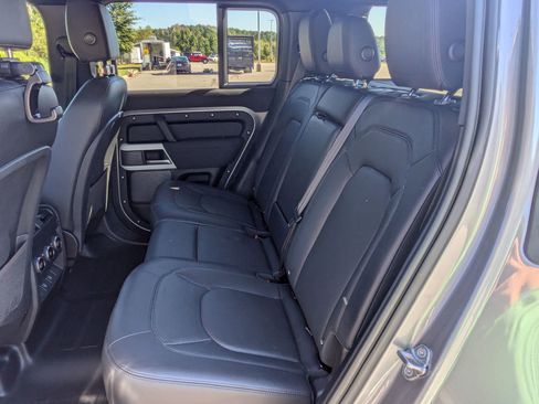 Certified 2023 Land Rover Defender 110 SE image 27