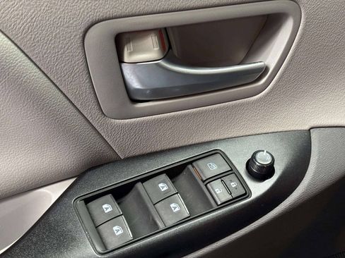Used 2015 Toyota Sienna LE FWD image 29