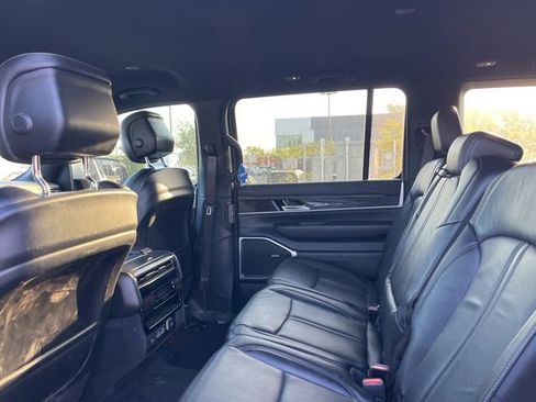 Used 2022 Jeep Wagoneer Series II RWD image 7