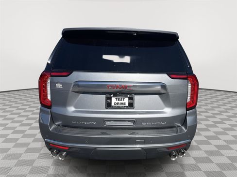 Used 2022 GMC Yukon Denali w/ Advanced Technology Package image 6