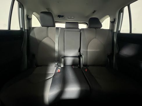 Used 2023 Toyota Highlander LE image 33