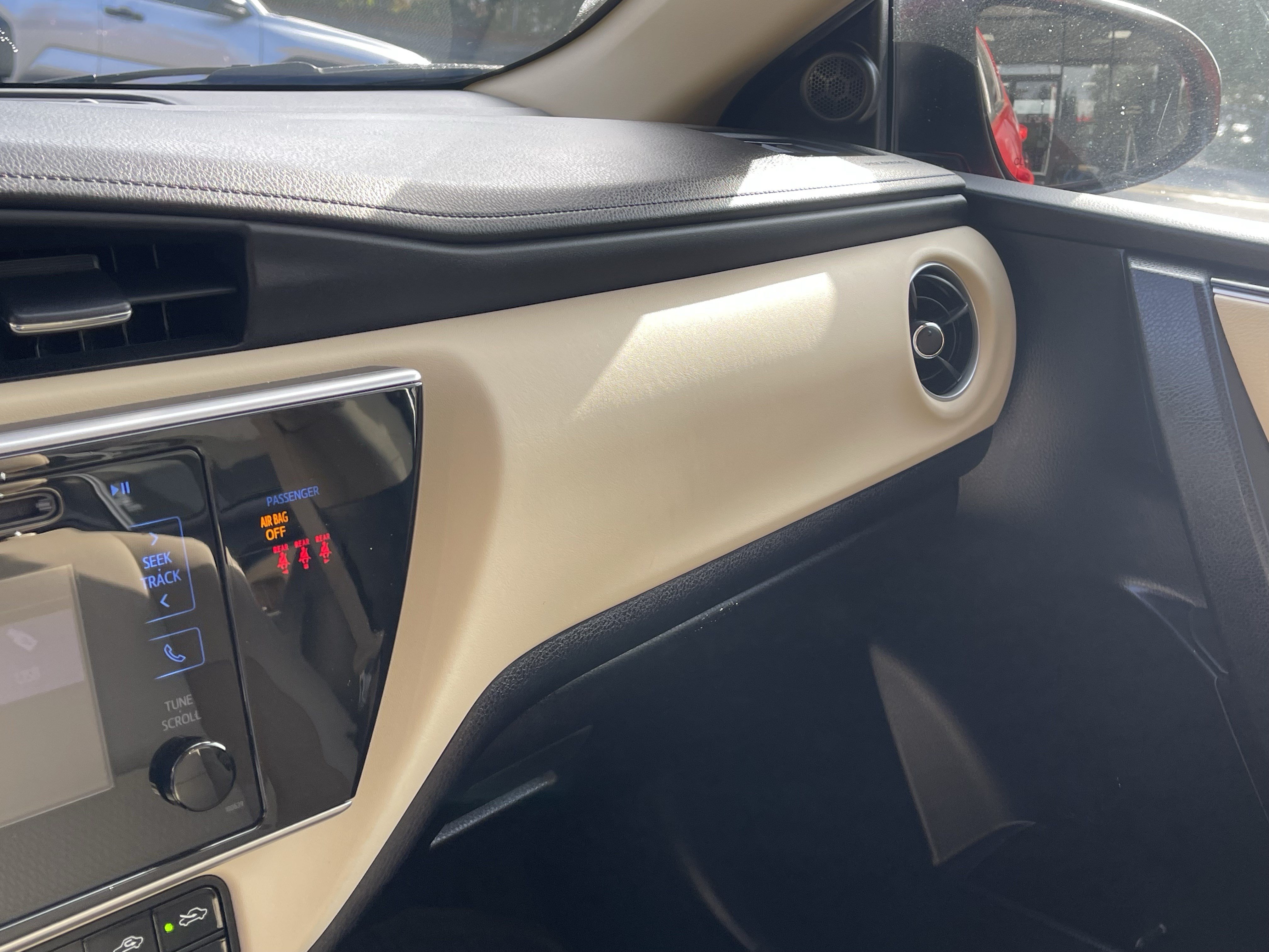 Certified 2019 Toyota Corolla LE FWD image 24