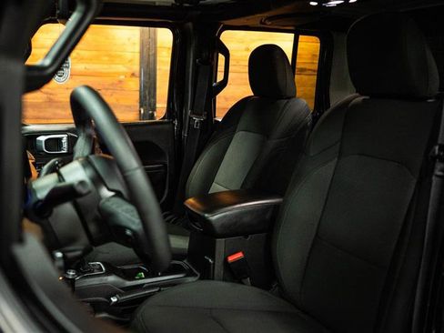 Used 2023 Jeep Gladiator Sport image 9