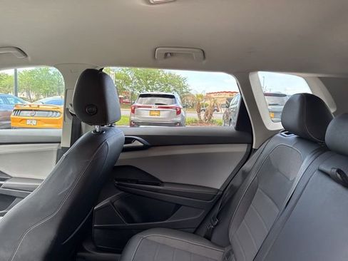 Used 2024 Volkswagen Taos SE image 20