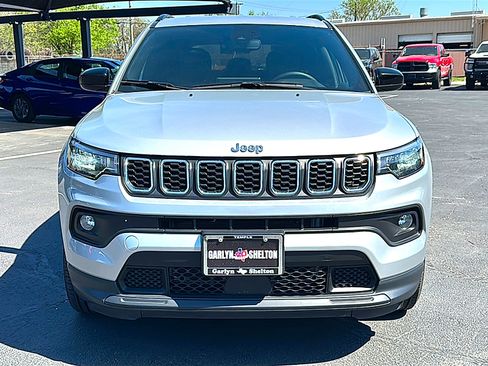 Used 2024 Jeep Compass Latitude AWD/4WD image 11