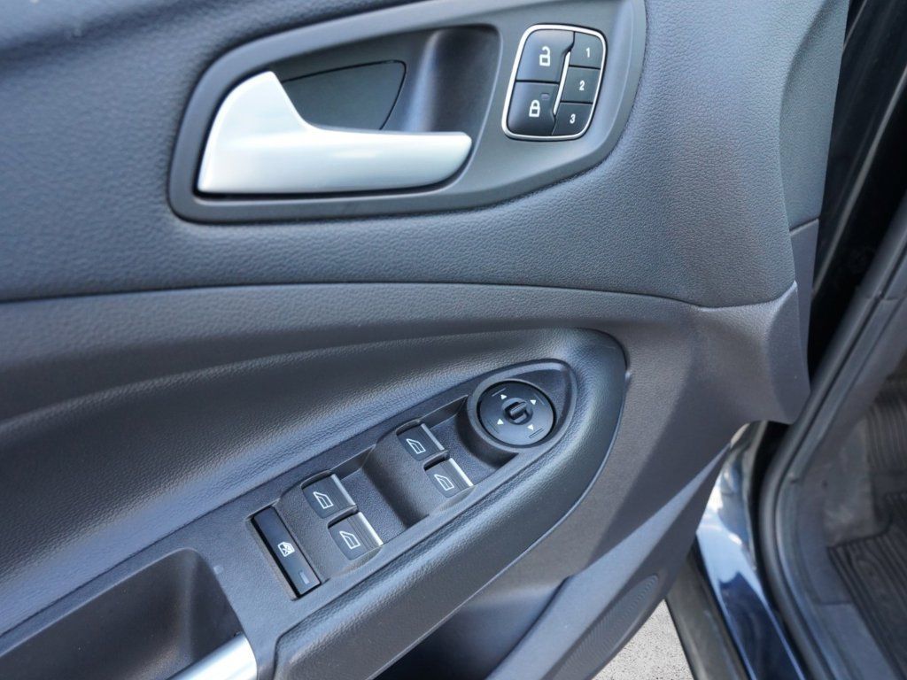 Used 2018 Ford Escape Titanium w/ Ford Safe & Smart Package AWD/4WD image 16