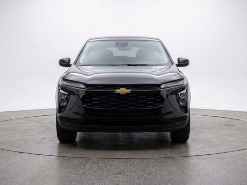 Used 2025 Chevrolet TrailBlazer LT w/ Driver Confidence Package AWD/4WD image 2