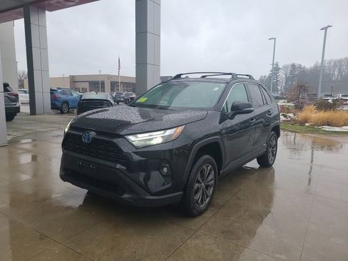 Used 2024 Toyota RAV4 XLE Premium image 3