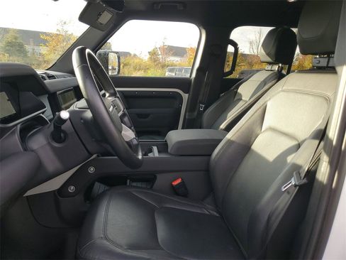 Used 2023 Land Rover Defender 110 S image 7