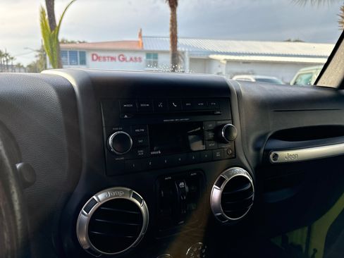 Used 2016 Jeep Wrangler Unlimited Sahara w/ Connectivity Group image 19