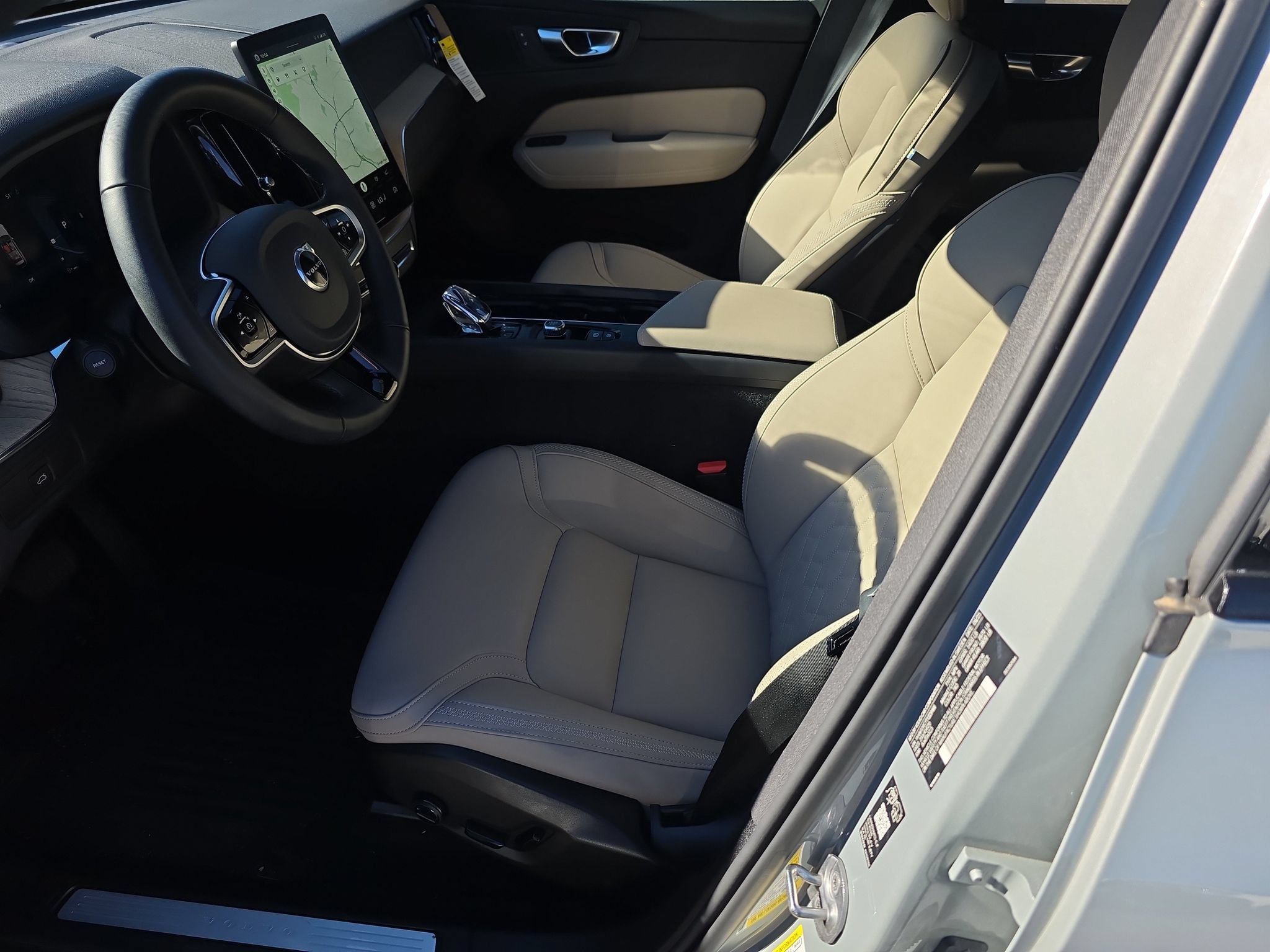 Certified 2026 Volvo XC60 B5 Plus w/ Protection Package Premier AWD/4WD image 9