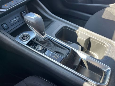 Used 2025 Nissan Sentra SV image 40