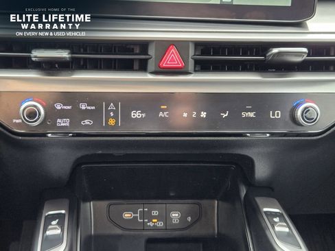 Certified 2025 Kia Sorento S FWD image 17