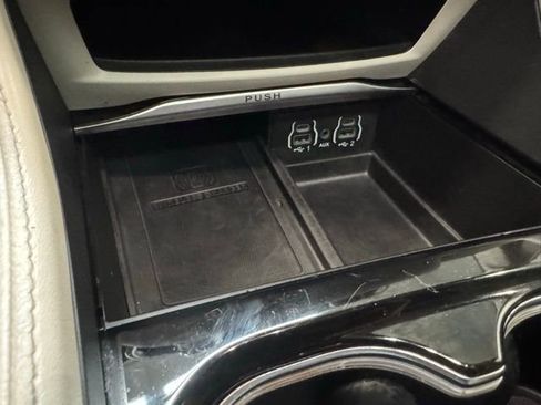 Used 2023 Chrysler Pacifica Limited FWD image 26