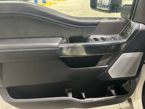 Used 2025 Ford F250 Platinum image 13