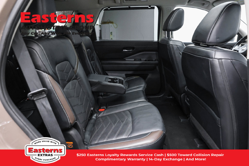 Used 2023 Nissan Pathfinder Platinum w/ Cargo Package AWD/4WD image 26