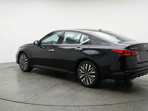 Used 2025 Nissan Altima 2.5 SV image 6