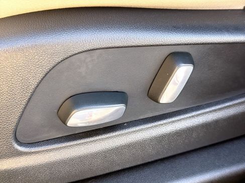 Used 2018 Cadillac XT5 AWD image 18