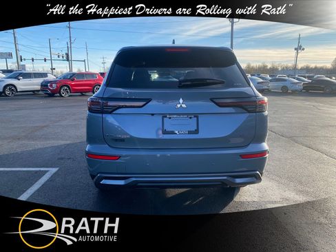 New 2025 Mitsubishi Outlander SE image 9