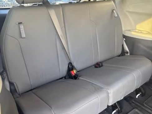 Used 2021 Toyota Sienna XLE AWD/4WD image 8