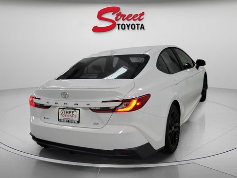Certified 2025 Toyota Camry SE w/ Convenience Package image 4