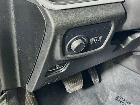 Used 2023 Jeep Grand Cherokee Altitude AWD/4WD image 10