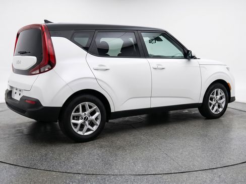 Used 2025 Kia Soul LX w/ LX Technology Package FWD image 9