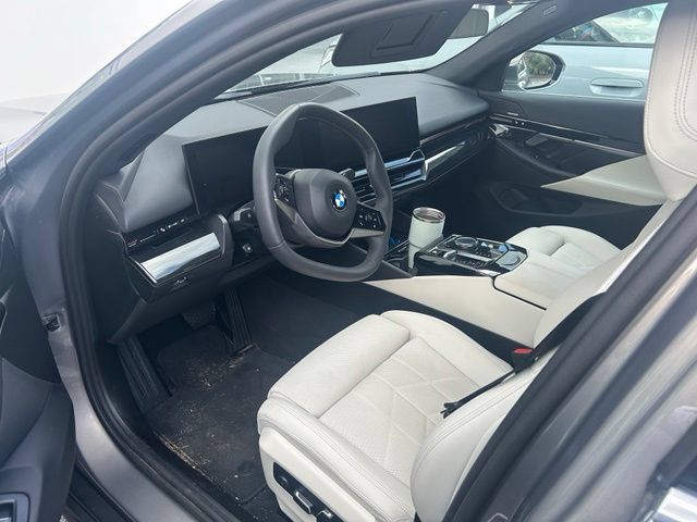 Used 2024 BMW 530i w/ Convenience Package RWD image 5