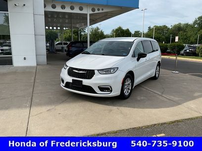 Used 2024 Chrysler Pacifica Touring-L