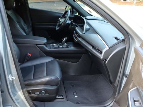 Used 2024 Cadillac XT4 Sport w/ Technology Package FWD image 27