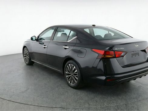 Used 2025 Nissan Altima 2.5 SV FWD image 6