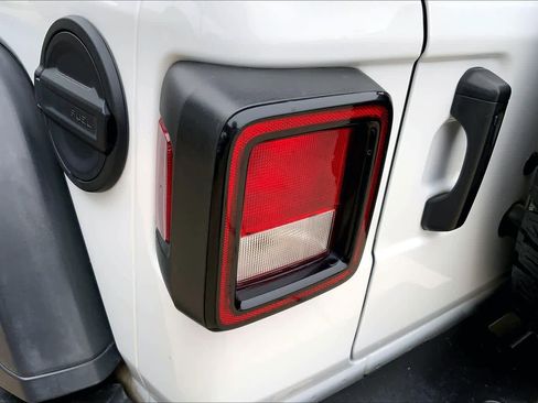 Used 2023 Jeep Wrangler Unlimited Rubicon AWD/4WD image 27