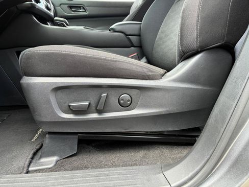 Used 2024 Nissan Pathfinder SV FWD image 13
