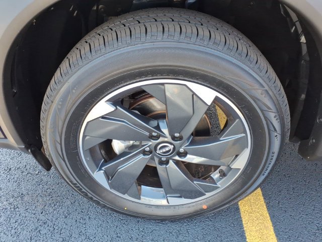 Used 2024 Nissan Rogue SV AWD/4WD image 28