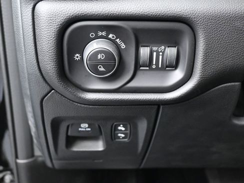 Used 2026 RAM 1500 Laramie AWD/4WD image 16