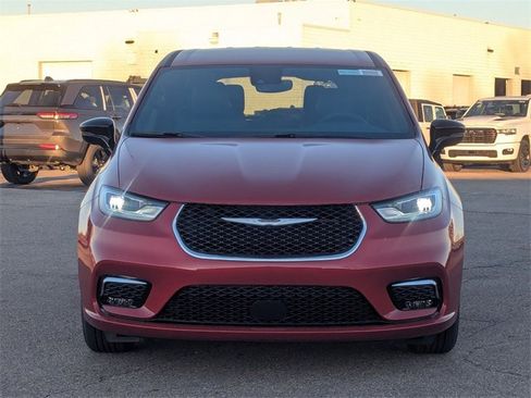 New 2026 Chrysler Pacifica Select image 8