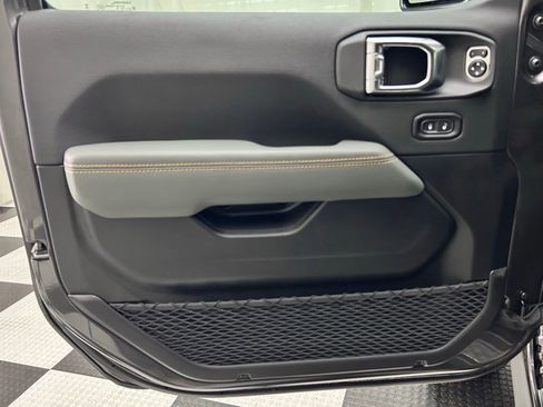 New 2025 Jeep Gladiator Mojave image 13