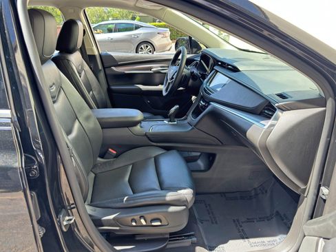 Used 2017 Cadillac XT5 Luxury w/ Driver Awareness Package FWD image 15
