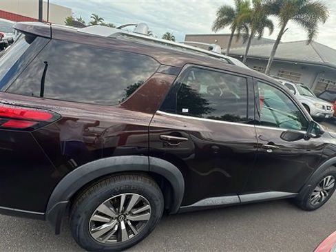 Used 2022 Nissan Pathfinder SL w/ SL Black Package image 6