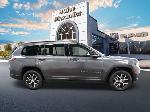 Certified 2024 Jeep Grand Cherokee L Limited w/ Luxury Tech Group II image 2