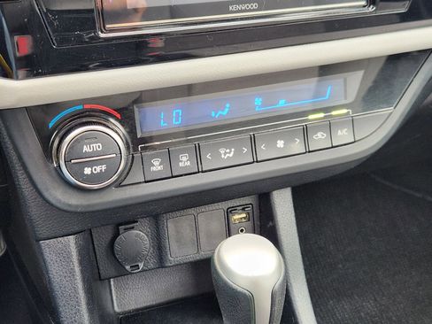 Used 2014 Toyota Corolla LE FWD image 33