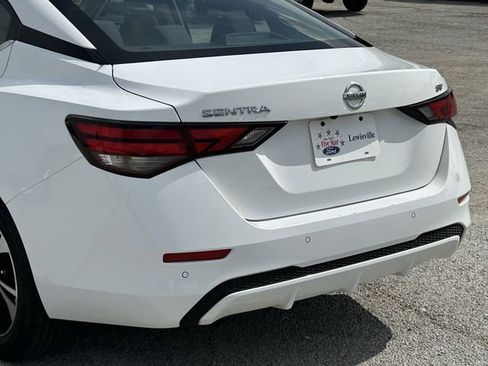 Used 2022 Nissan Sentra SV image 7