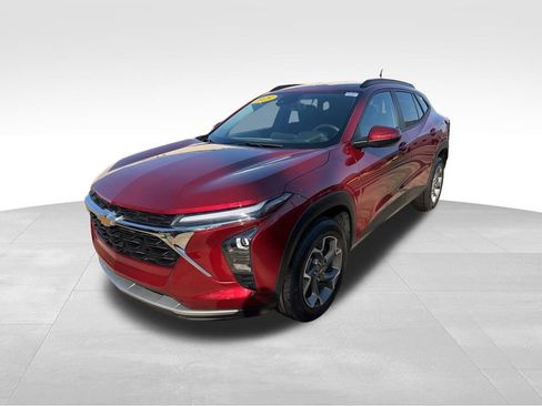 Used 2025 Chevrolet Trax LT image 4