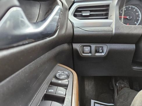 Used 2019 GMC Acadia SLE image 14